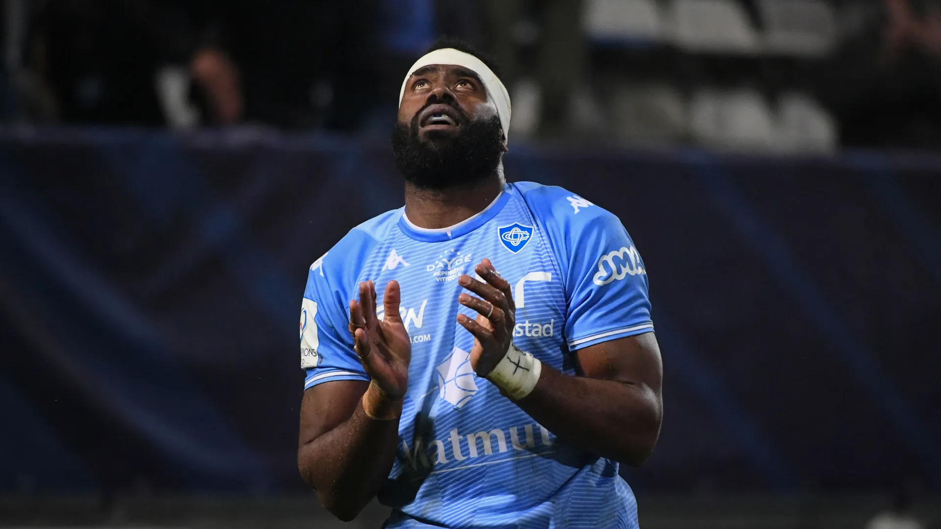 "Il Castres Olympique è in lutto. Con grande dolore abbiamo appreso della morte, questa mattina in un incidente stradale, del nostro giocatore Josaia Raisuqe"

