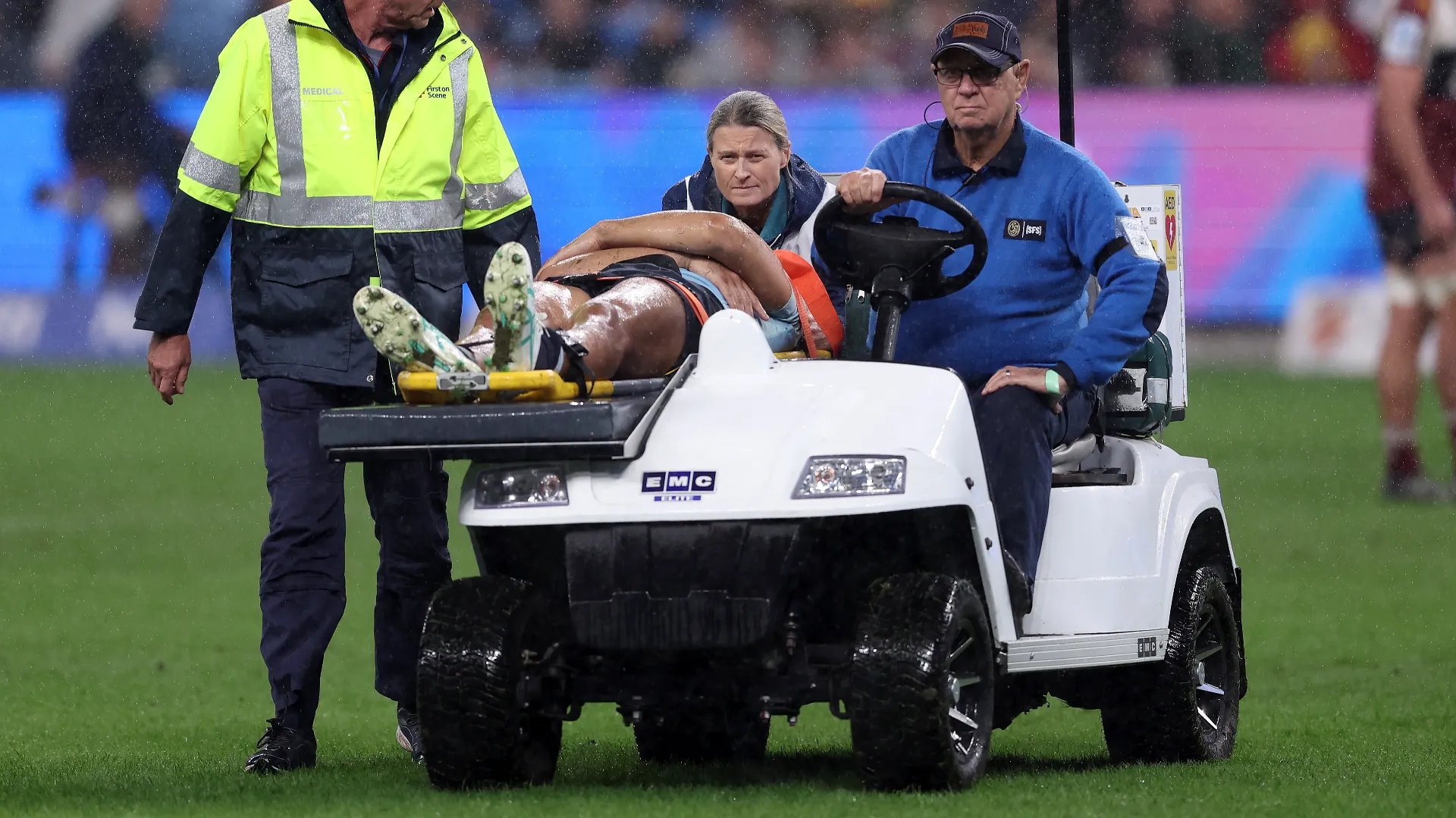 L'arbitro ha immediatamente interrotto la partita
