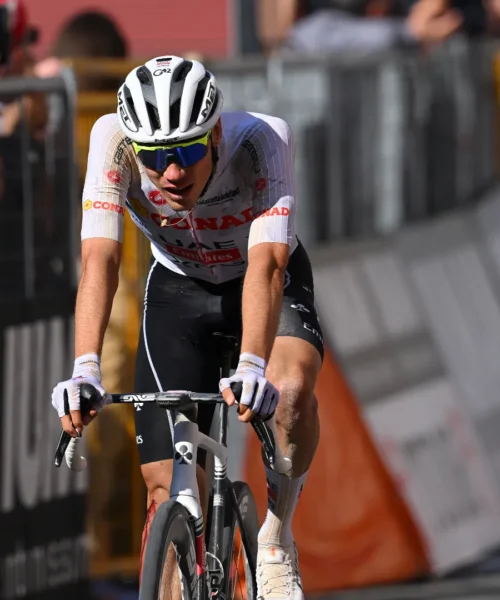 Giro d’Italia, Juan Ayuso fa chiarezza sulle sue condizioni