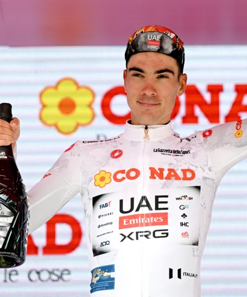 Giro 2025, Juan Ayuso non si accontenta e rilancia la sfida a Primoz Roglic