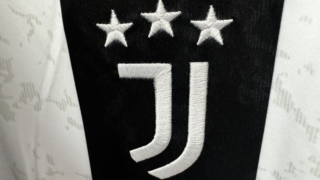 Juventus, svelata la nuova maglia home 2025/26