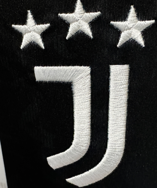 Juventus, svelata la nuova maglia home 2025/26