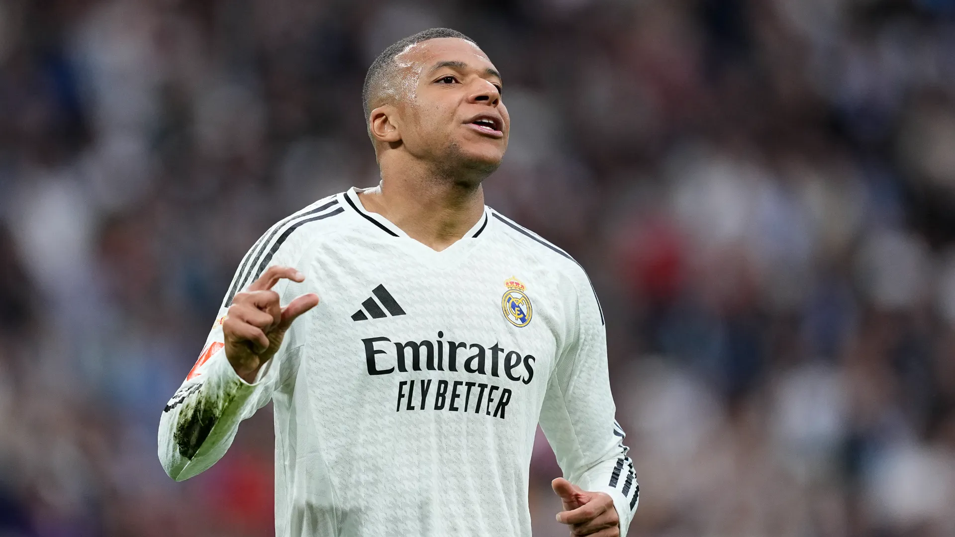 I tifosi del Real Madrid hanno trattenuto il fiato negli istanti della caduta di Mbappé
