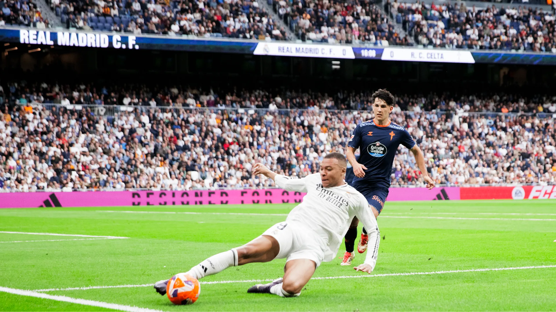 Il campione del Real Madrid ha rischiato di schiantarsi contro i cartelloni pubblicitari
