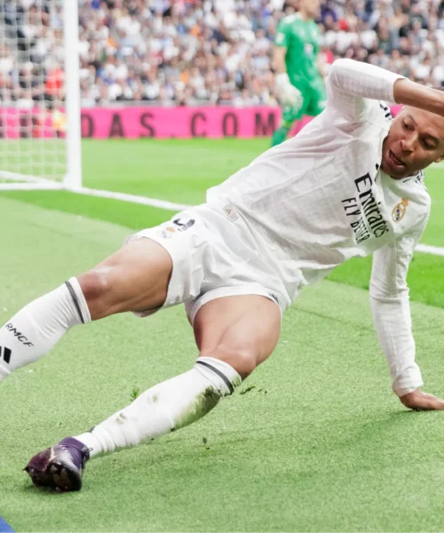 Spavento per Kylian Mbappé: ha rischiato tantissimo. Le foto
