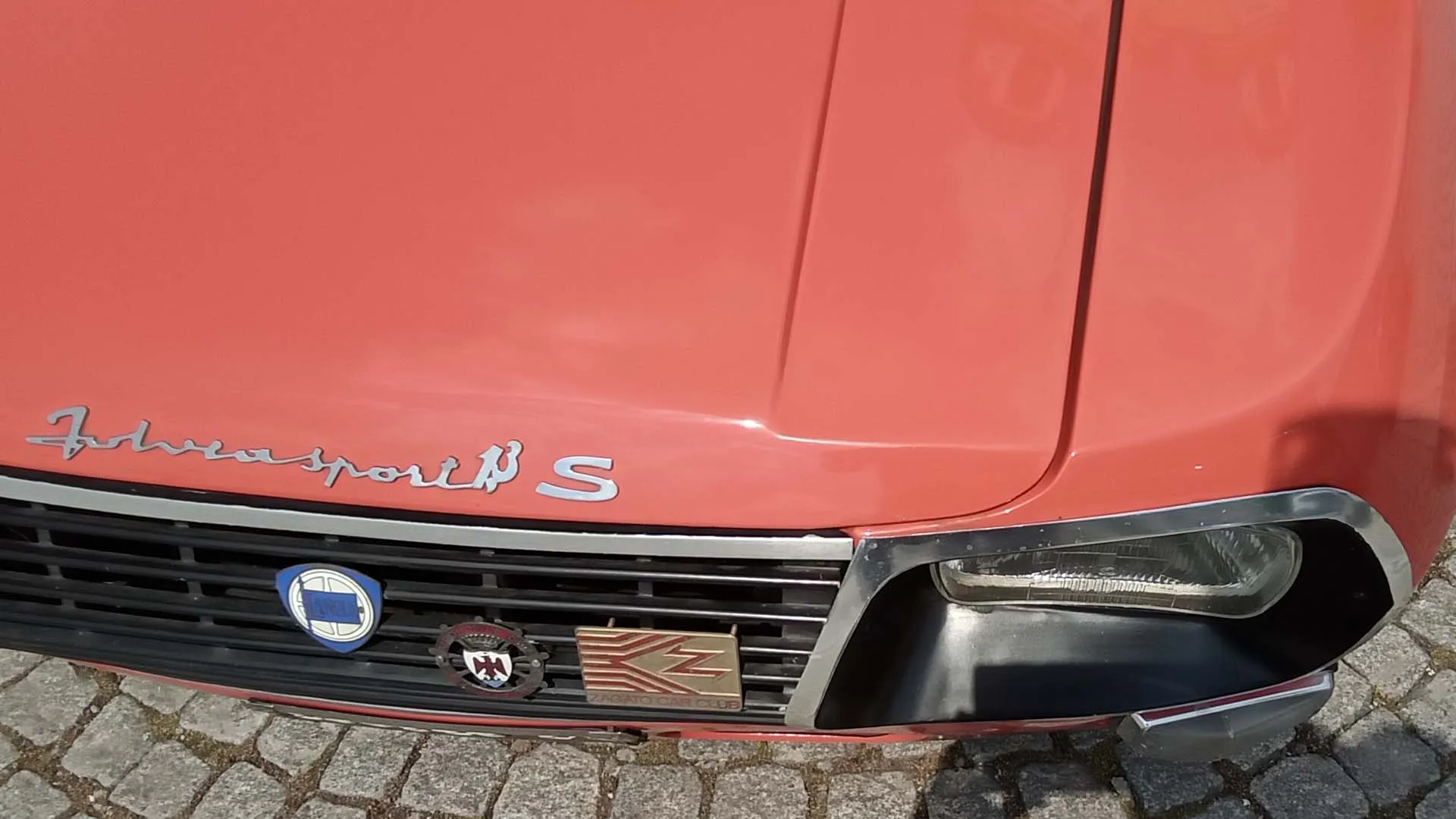 Ogni curva della carrozzeria racconta una scelta stilistica precisa