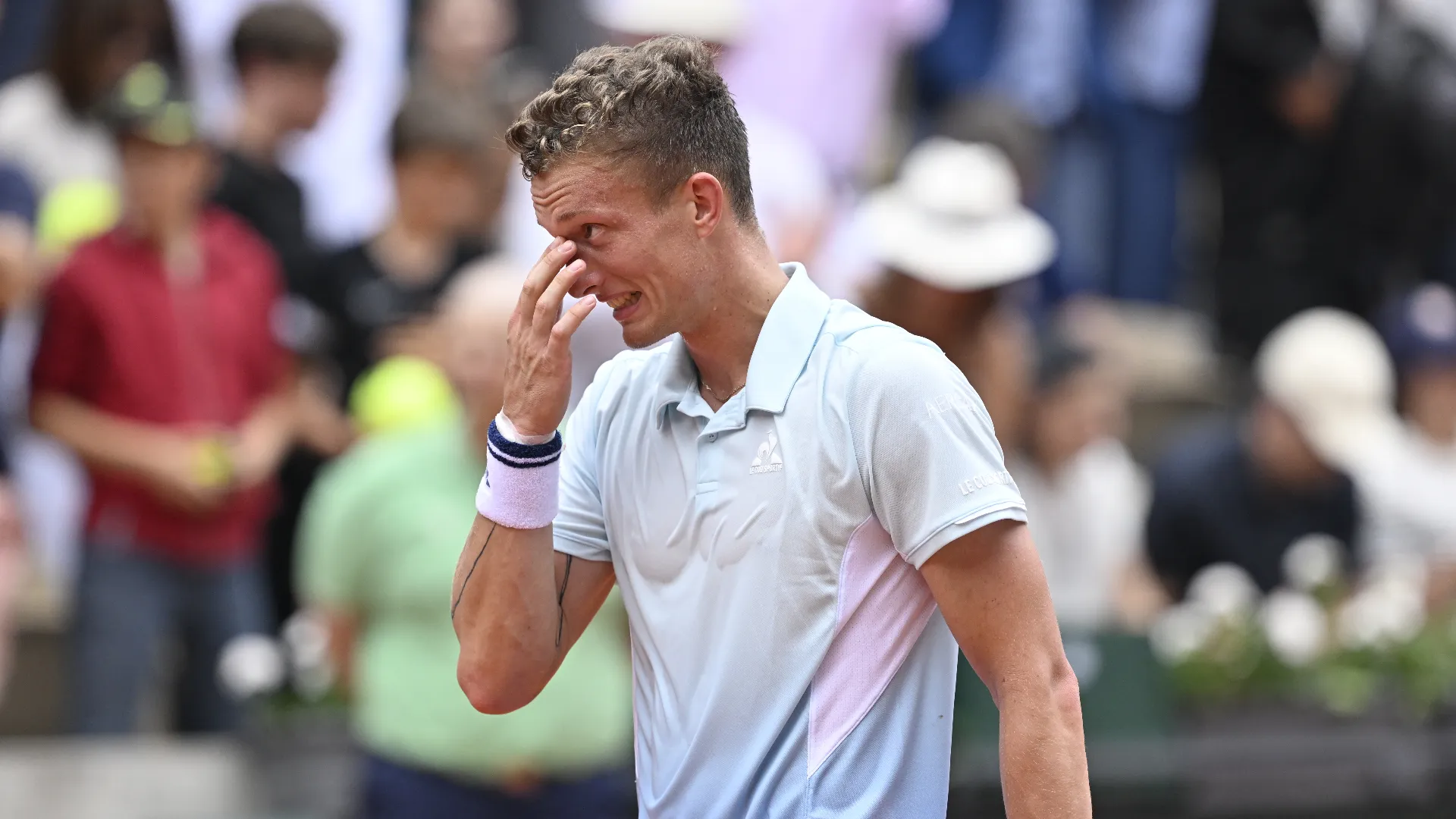 Al termine del match Lehecka si è messo quasi a ridere: almeno la tortura è finita
