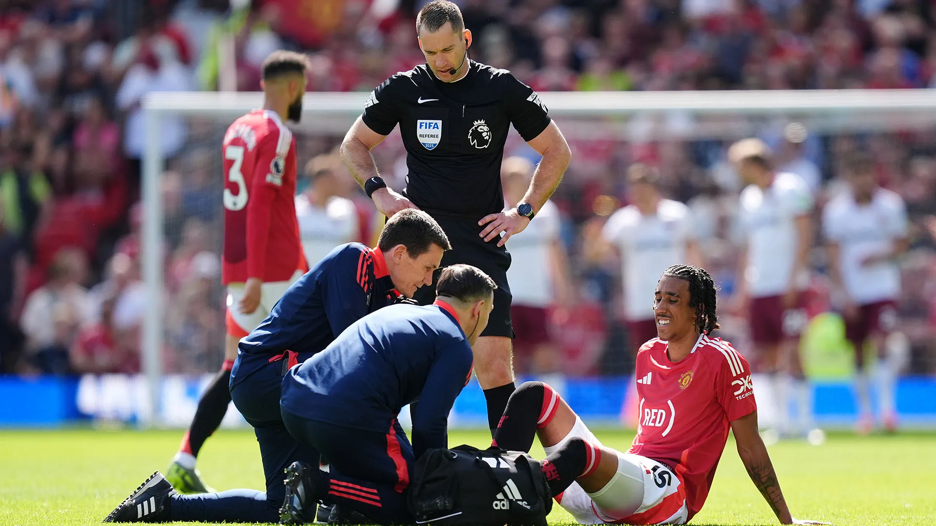 Il difensore francese si è rifatto nuovamente male al 52' della partita contro gli Hammers