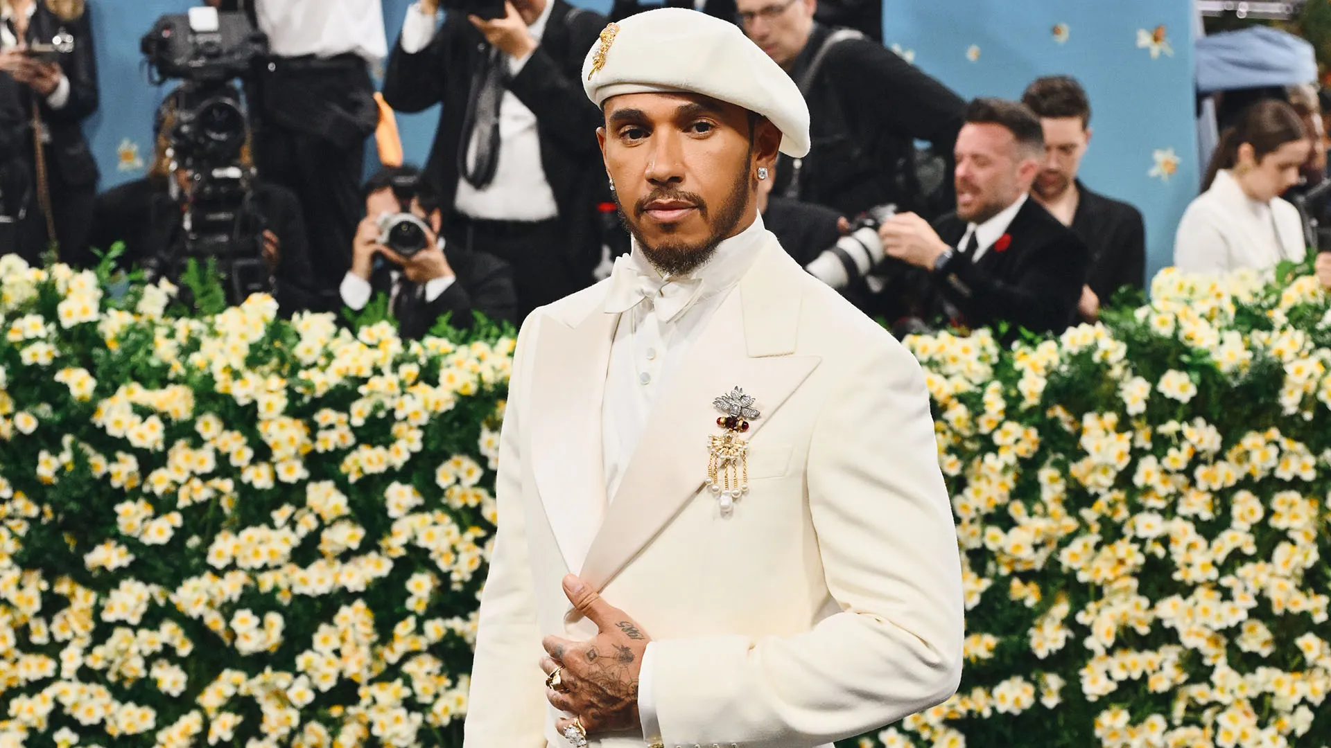 Lewis Hamilton icona di stile: le immagini della sfilata a New  York