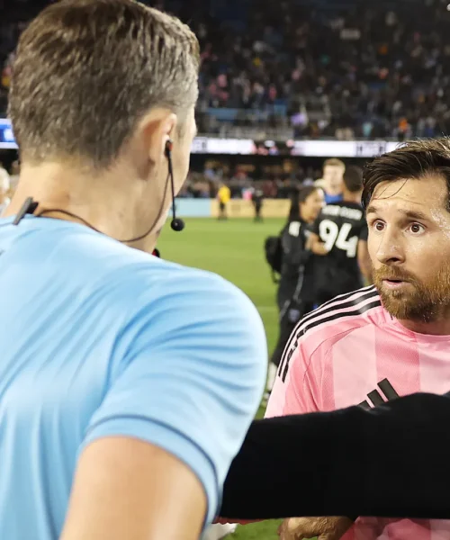 Lionel Messi, furia incontenibile contro l’arbitro: le foto