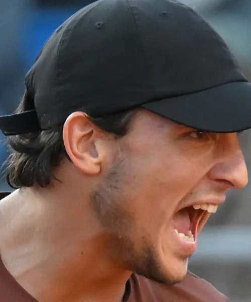 ATP Amburgo: Luciano Darderi sgambetta Brandon Nakashima, flop per Alexander Zverev