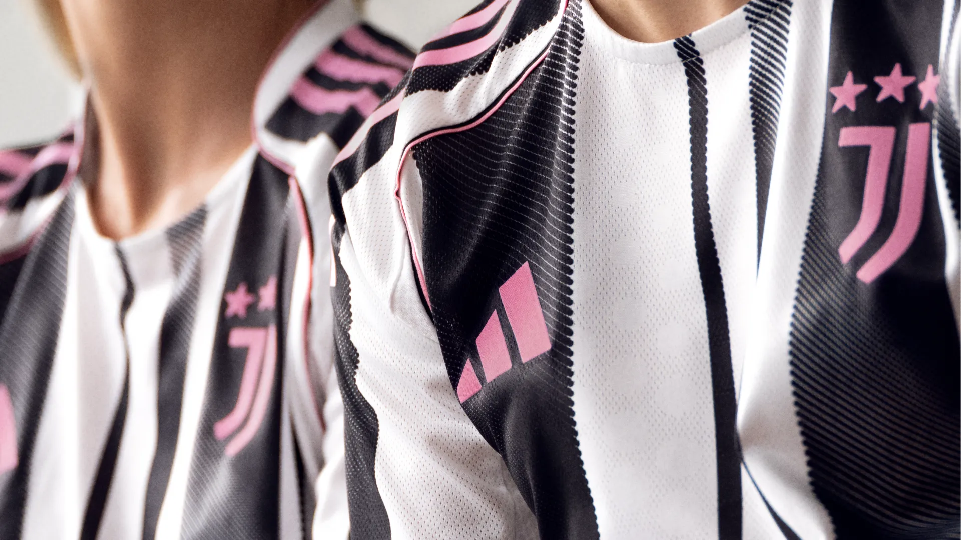 La speranza del club, naturalmente, è di potere sfoggiare la maglia anche nella prossima Champions League, per quanto riguarda gli uomini