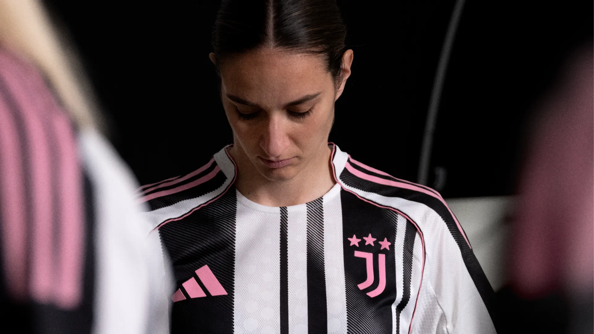 Anche la formazione femminile, naturalmente, indosserà la nuova maglia
