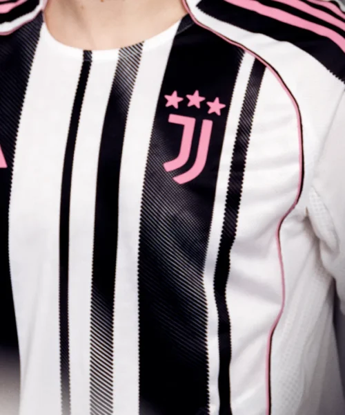 Juventus, svolta clamorosa per la maglia della prossima stagione: le foto