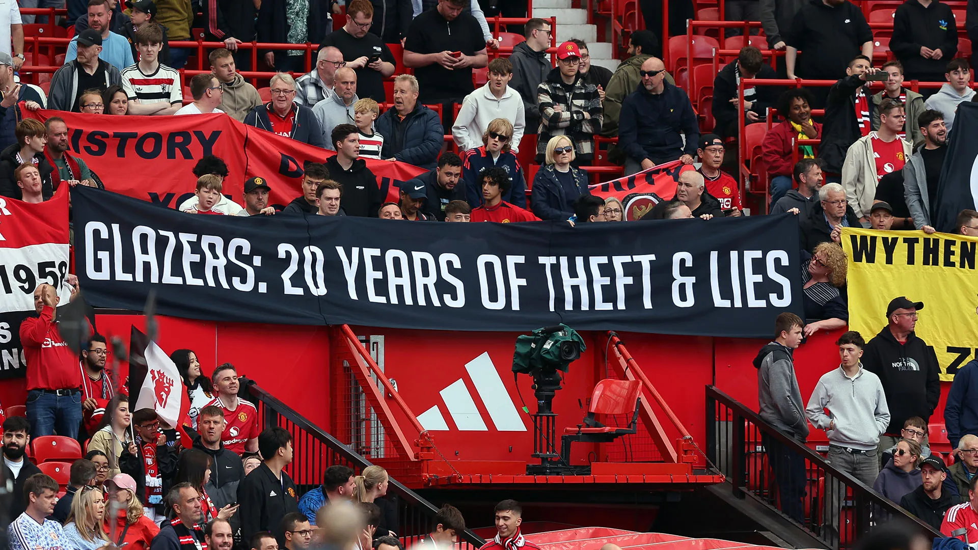 I Red Devils hanno totalizzato esattamente la metà dei punti del Liverpool campione
