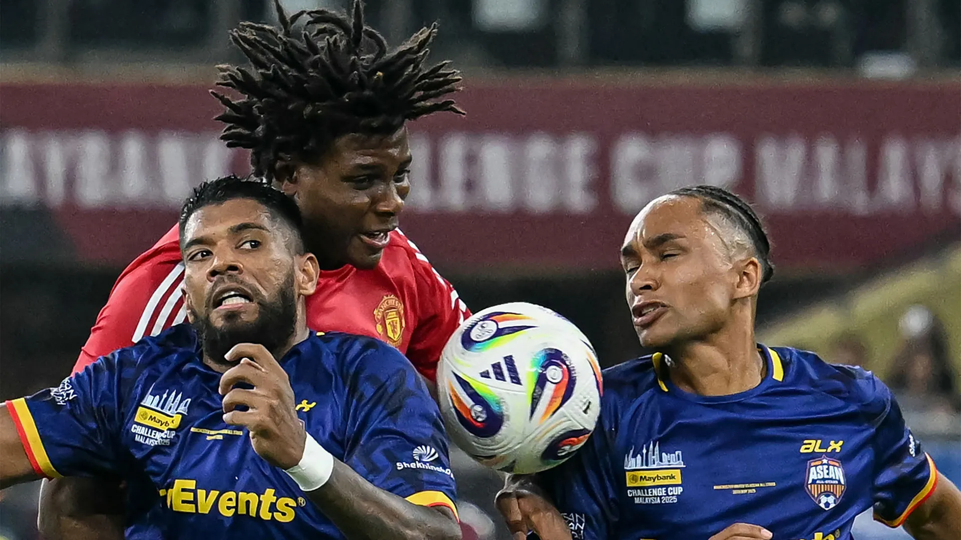 Moltissimi tifosi del Manchester United hanno invaso i social con la loro rabbia
