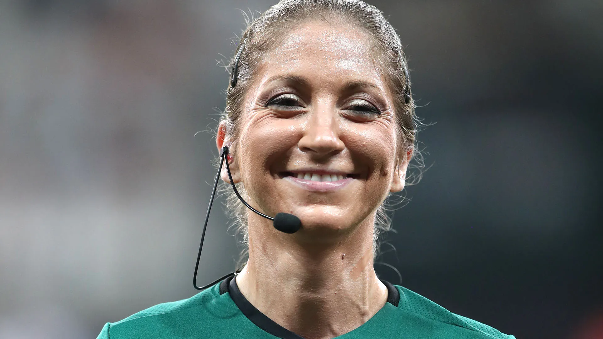 Nel 2010 è diventata assistente arbitrale internazionale e ha diretto incontri in Ligue1
