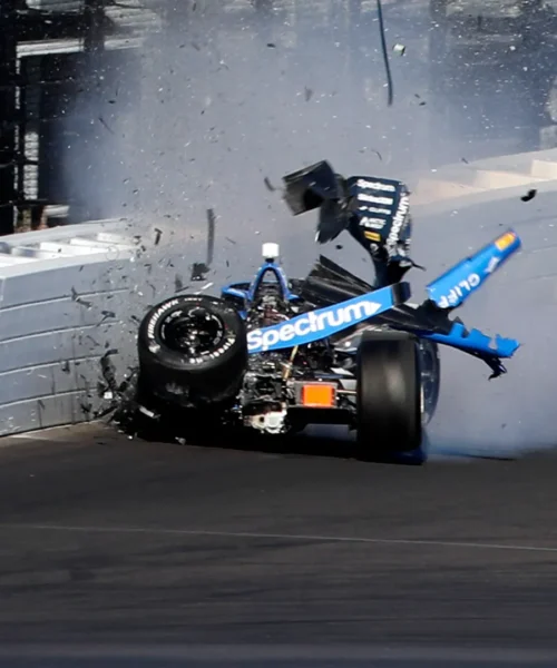 Tremendo incidente per Marcus Armstrong: il pilota sta bene. Foto