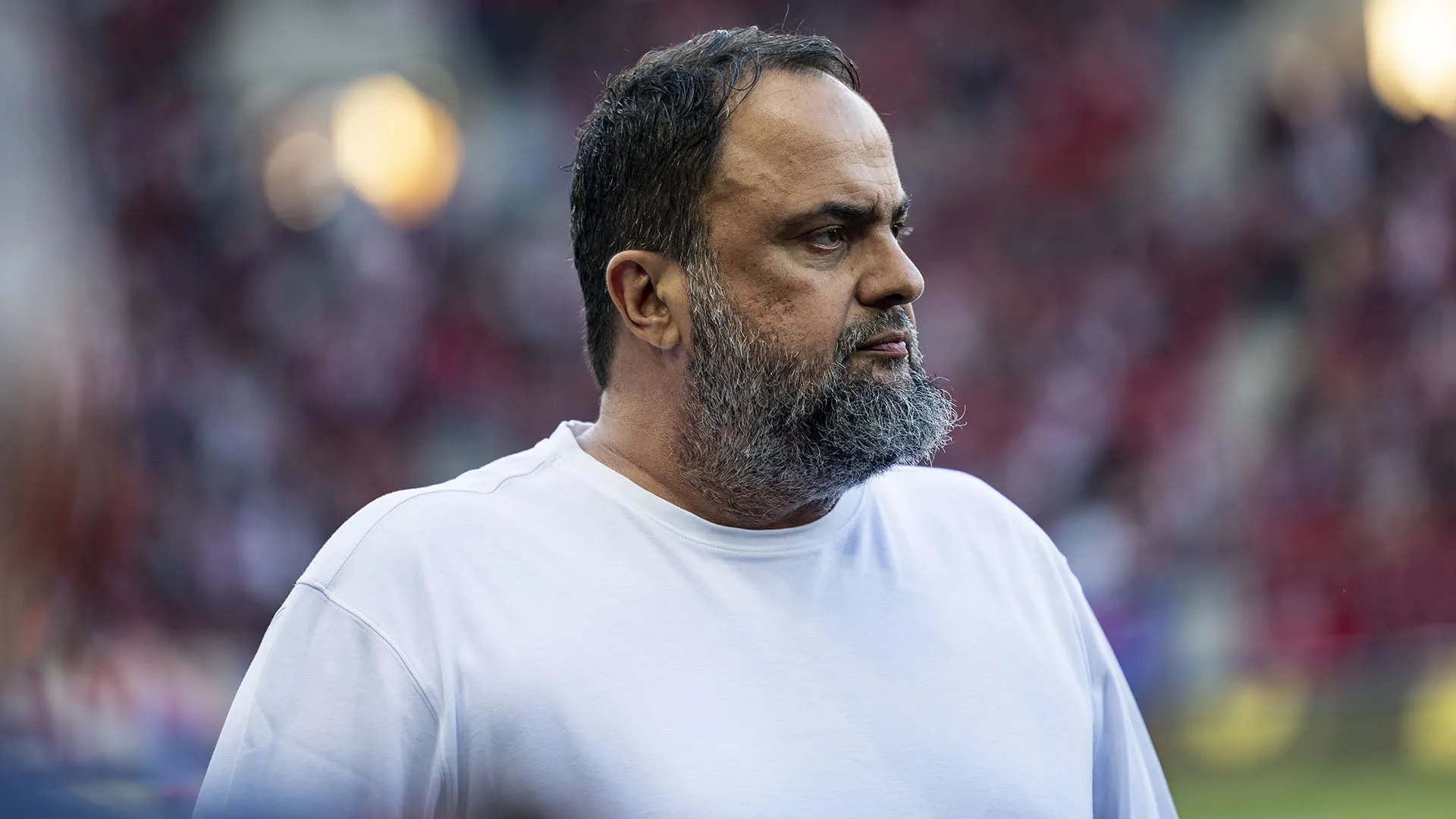 Gesto decisamente poco elegante quello di Evangelos Marinakis
