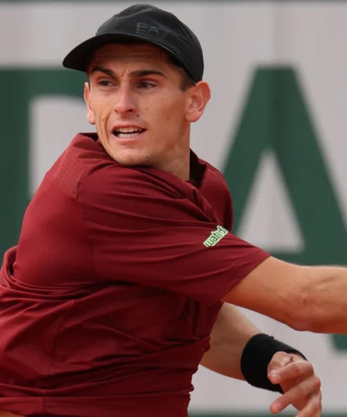 Roland Garros: impresa Arnaldi, rimontati due set ad Auger-Aliassime: ora c’è il derby