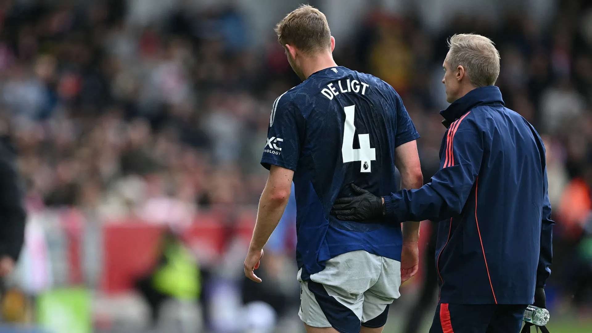Il difensore del Manchester United si è fatto male durante la partita contro il Brentford