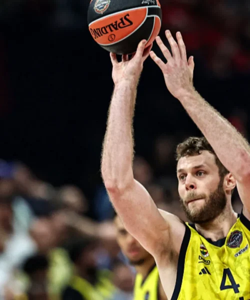 Fenerbahce in trionfo, Nicolò Melli è campione d’Europa