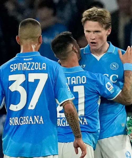 Scudetto Napoli, premiati Scott McTominay e Antonio Conte