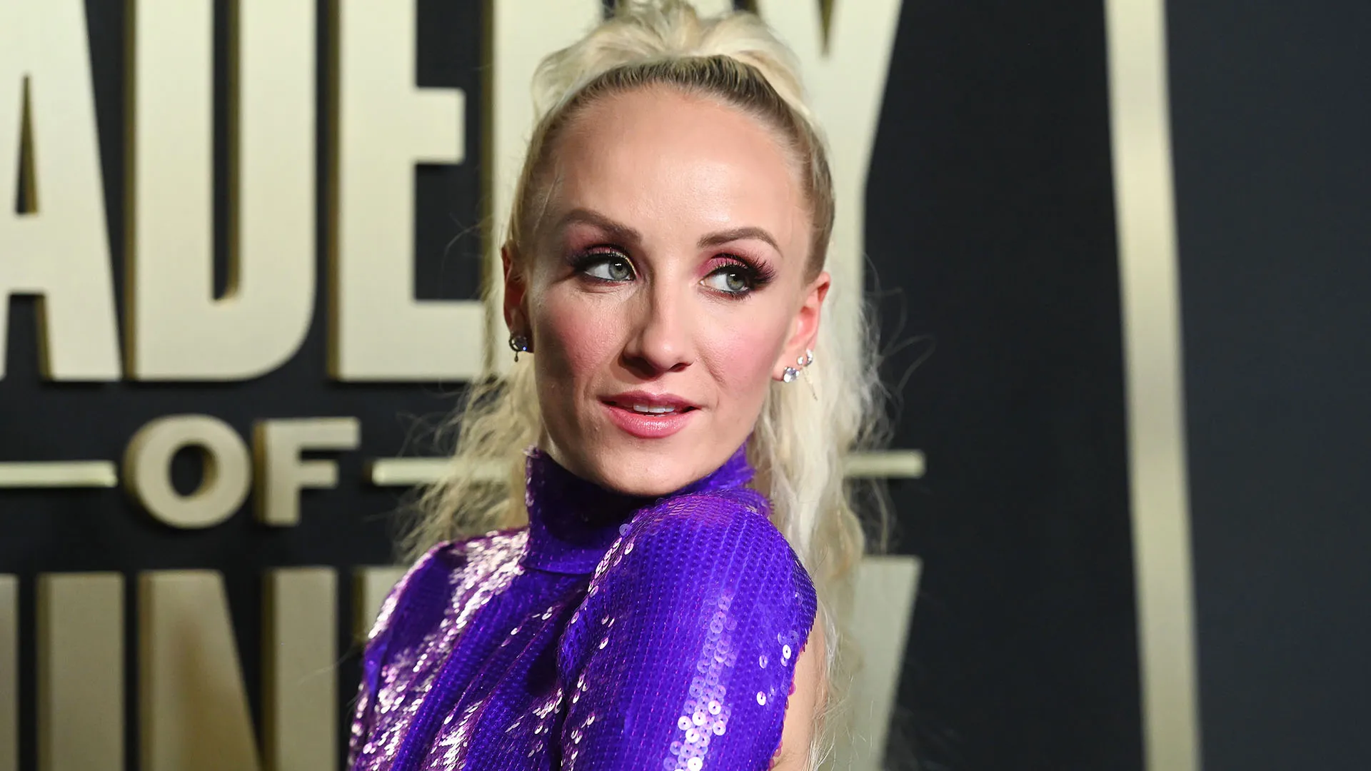 E' diventata un personaggio televisivo, e ha gareggiato nel programma tv Dancing with the Stars, aumentando la sua fama