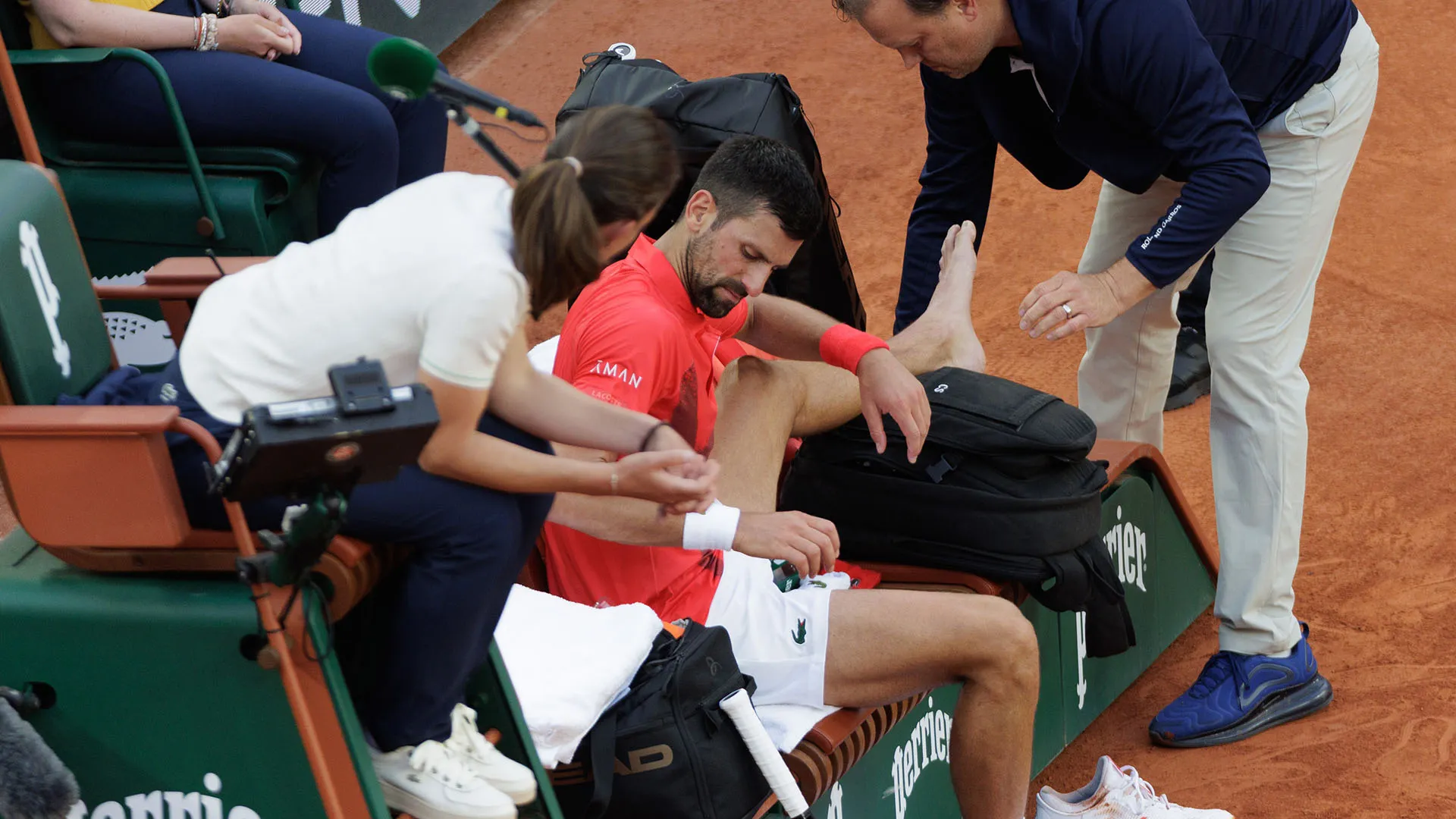 Il dolore non lo ha però influenzato: Djokovic è riuscito ad evitare il quarto set e a qualificarsi al terzo turno