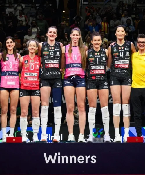 Polemiche in Champions, il premio a Paola Egonu e Alessia Orro fa discutere: le foto
