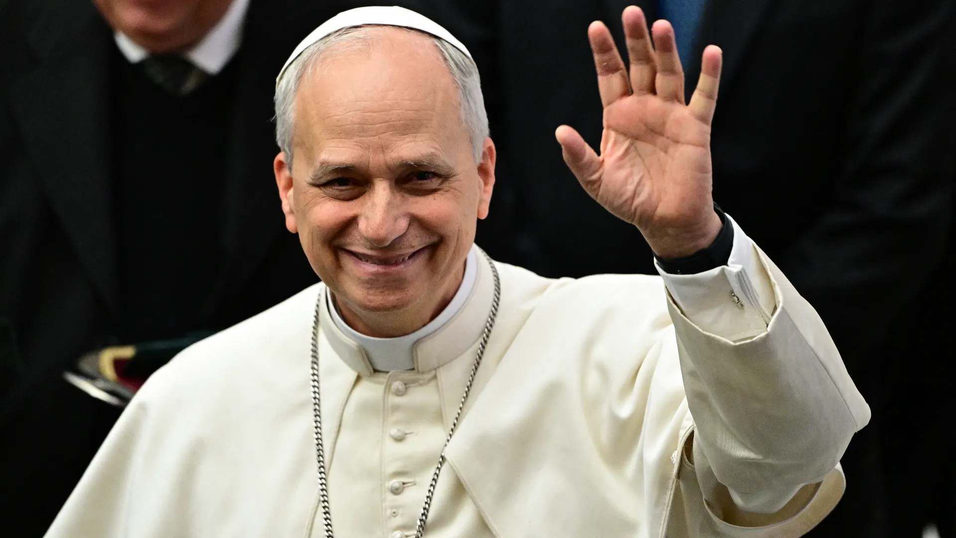 "A Wimbledon mi lascerebbero…", ha detto mostrando tra i sorrisi il talare bianco