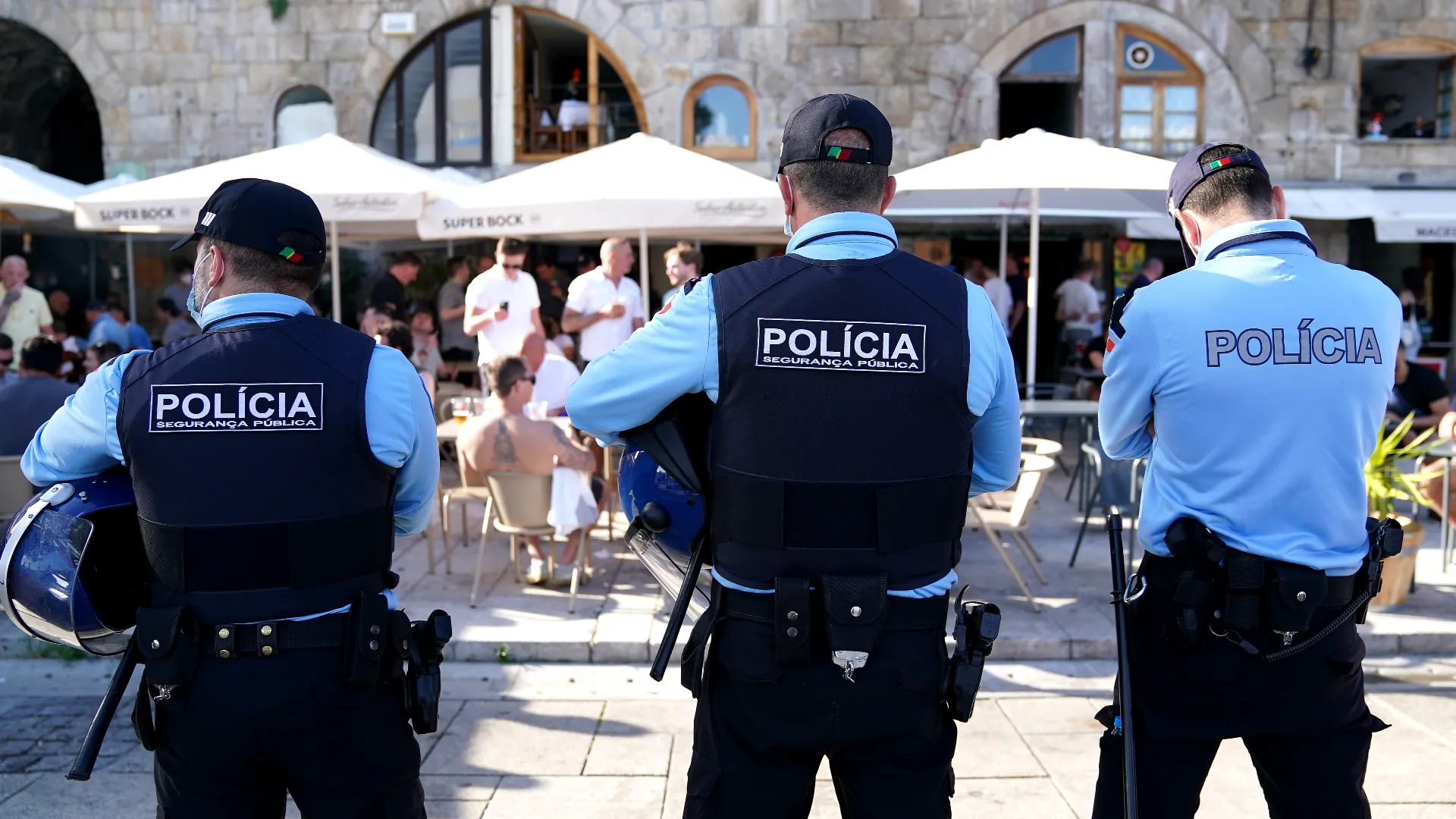 La polizia ha infine dichiarato che le indagini sono in corso e che ritiene che il numero delle persone coinvolte potrebbe aumentare nei prossimi giorni
