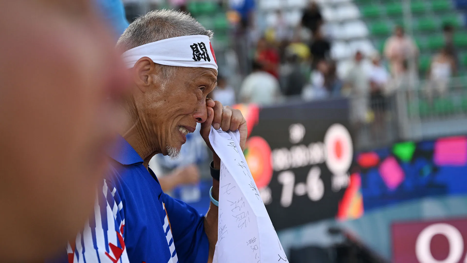 Anche in tribuna c'è stata commozione