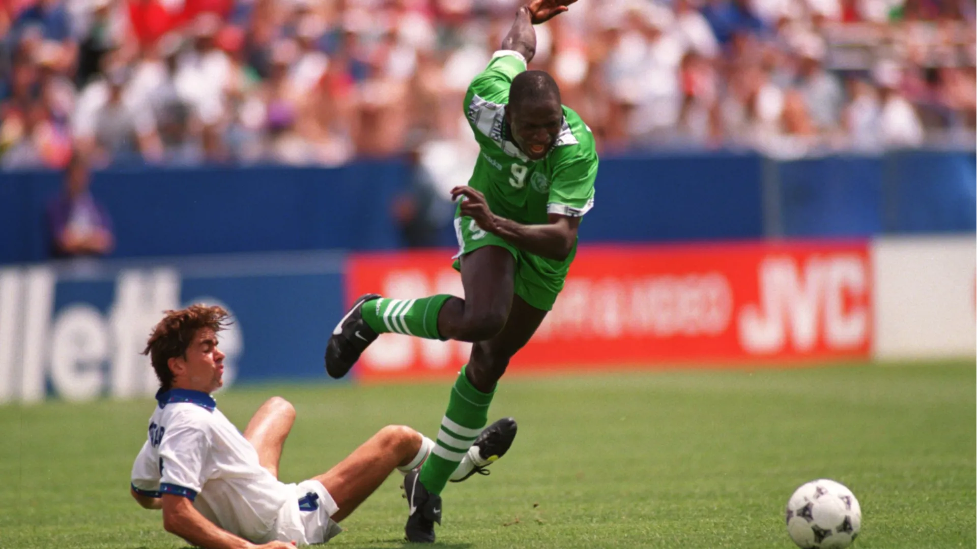 Dopo il ritiro nel 2005 vive isolato e in difficoltà, con voci su depressione e disturbo bipolare mai confermate.