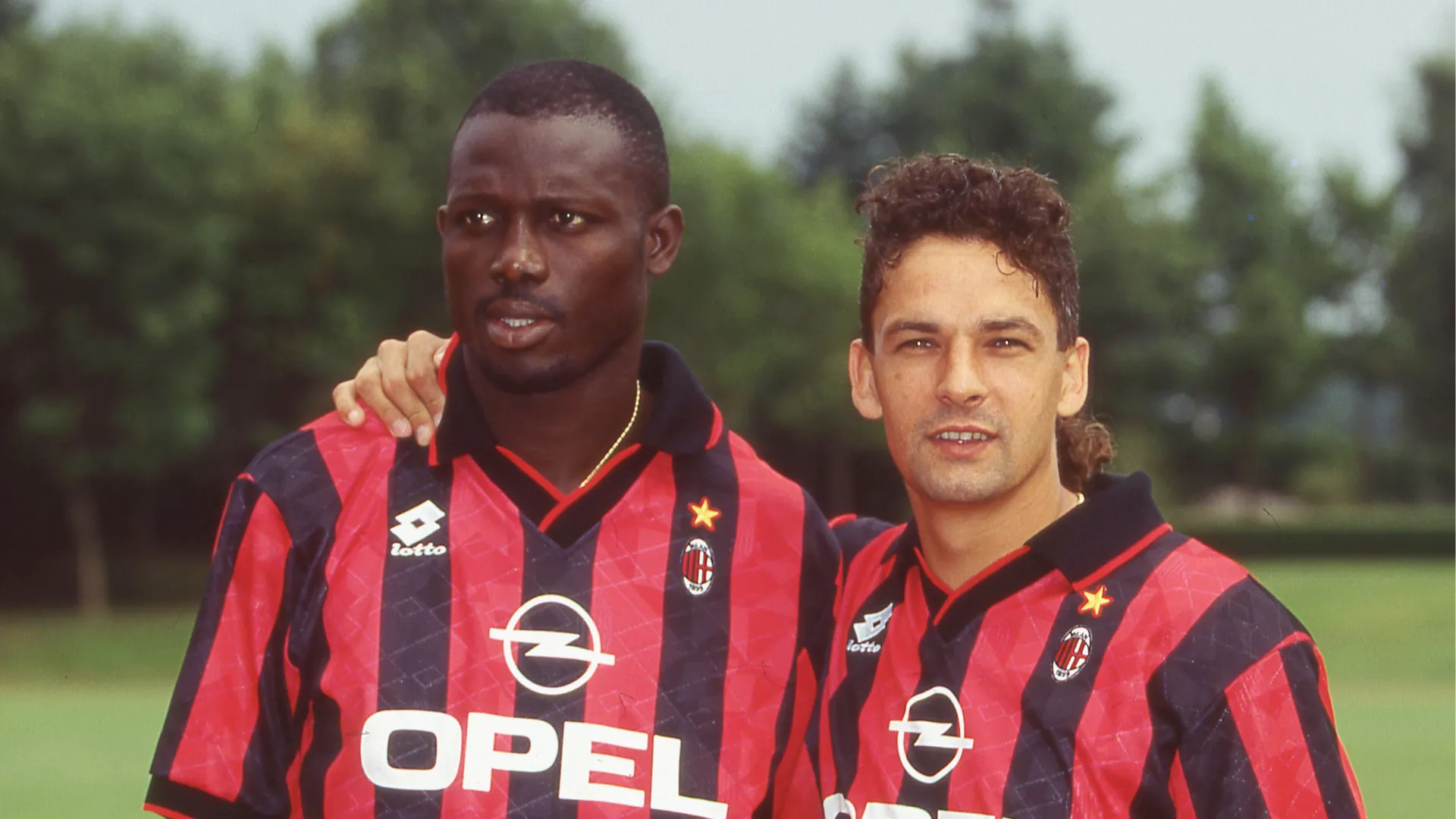 Tra il 1990 e il 1995 ha militato nella Juventus, poi è andato al Milan
