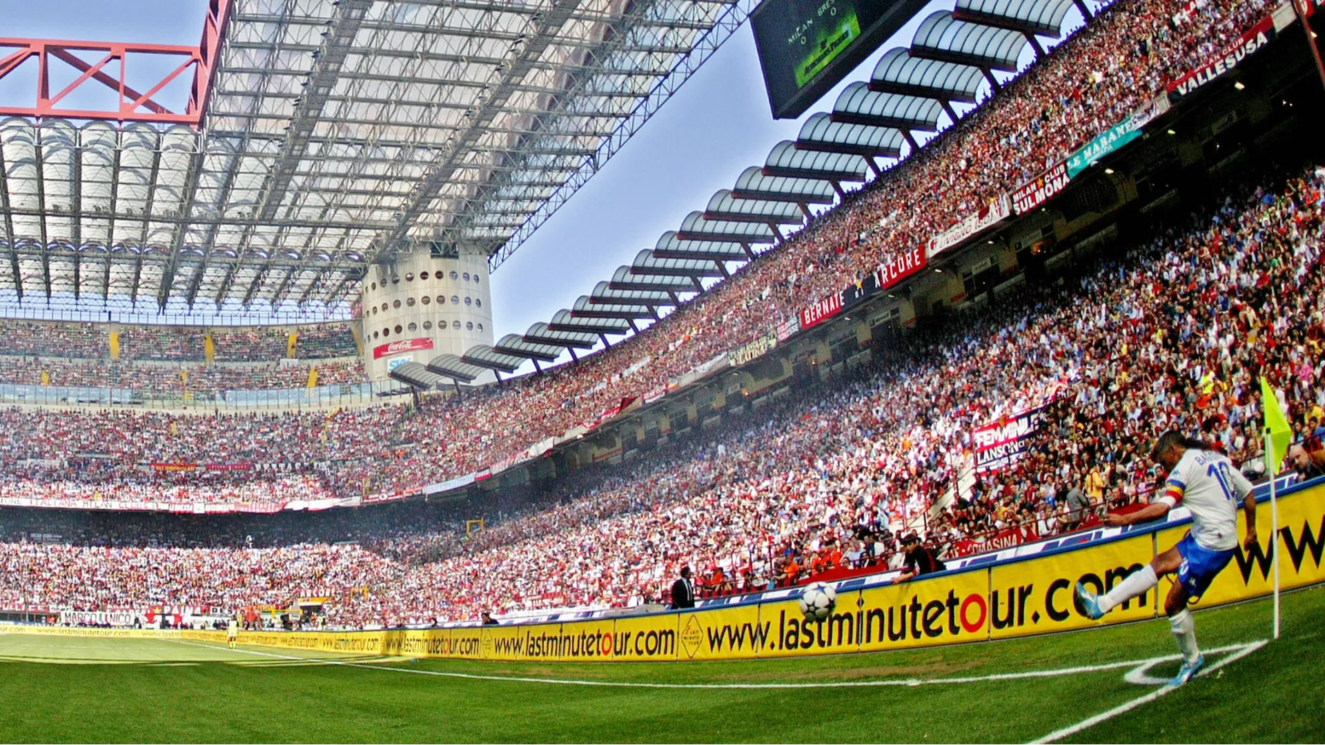 Al termine della stagione il Brescia ritirò in suo onore la maglia numero 10
