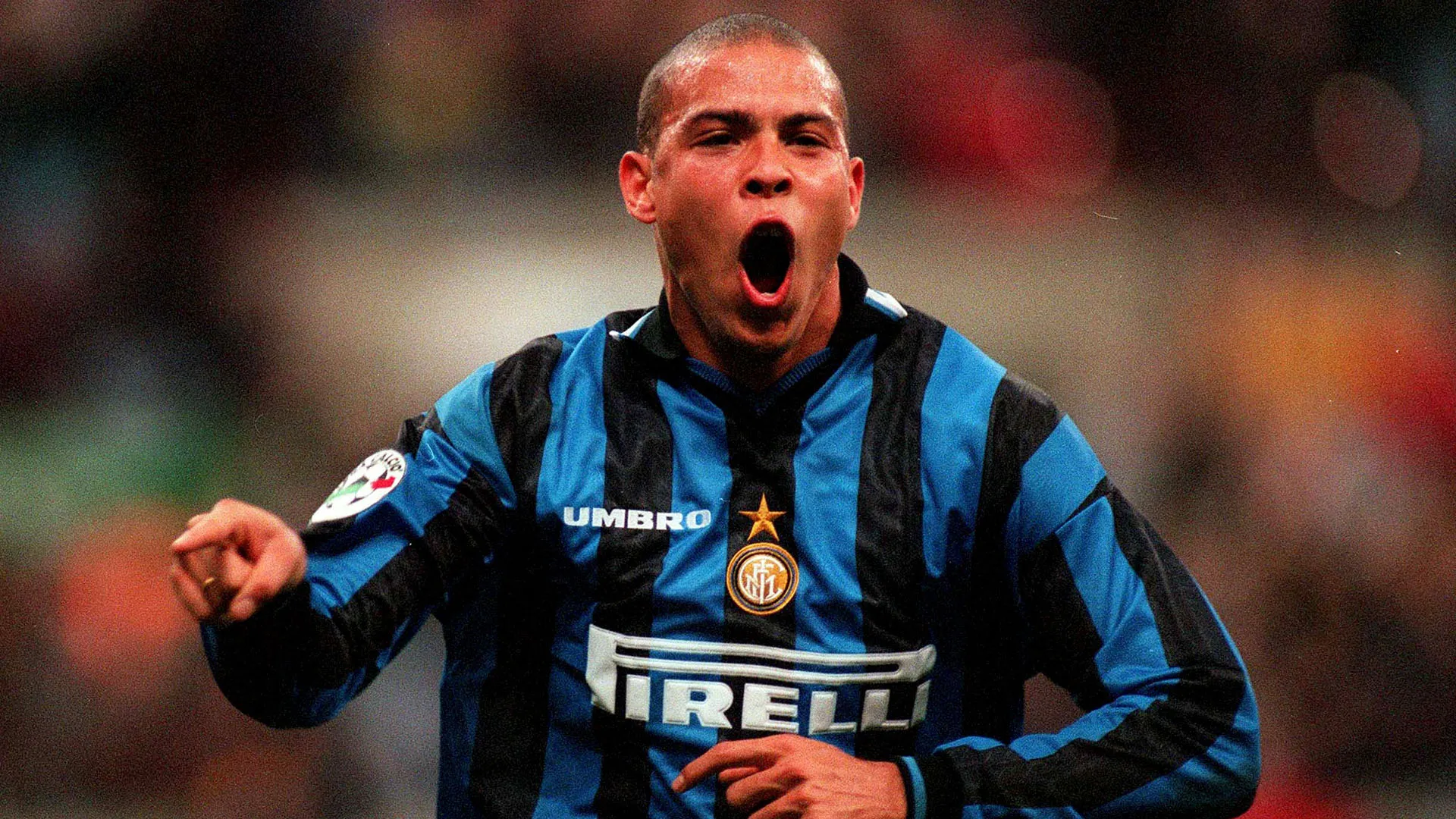 Ronaldo Luís Nazário de Lima: sesto posto per uno dei più grandi numeri 9 della storia del calcio, vincitore di due Palloni d'Oro e di due Mondiali con il Brasile