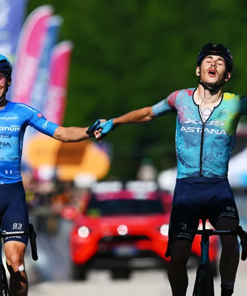 Giro d’Italia: prima vittoria italiana con Scaroni. Del Toro soffre ma resta in rosa