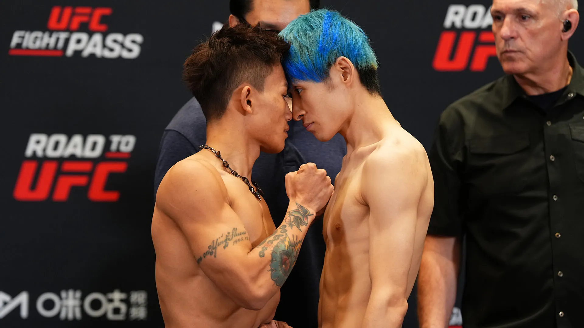 I due campioni hanno fatto la prova del peso del Road to UFC allo Sheraton Four Points Hotel
