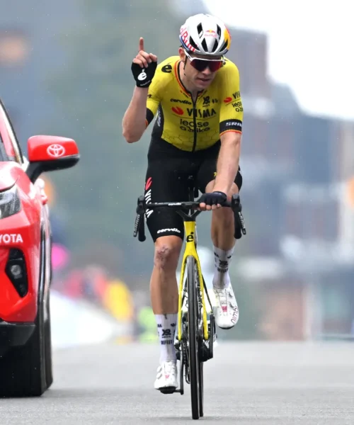 Simon Yates ribalta la classifica del Giro d’Italia