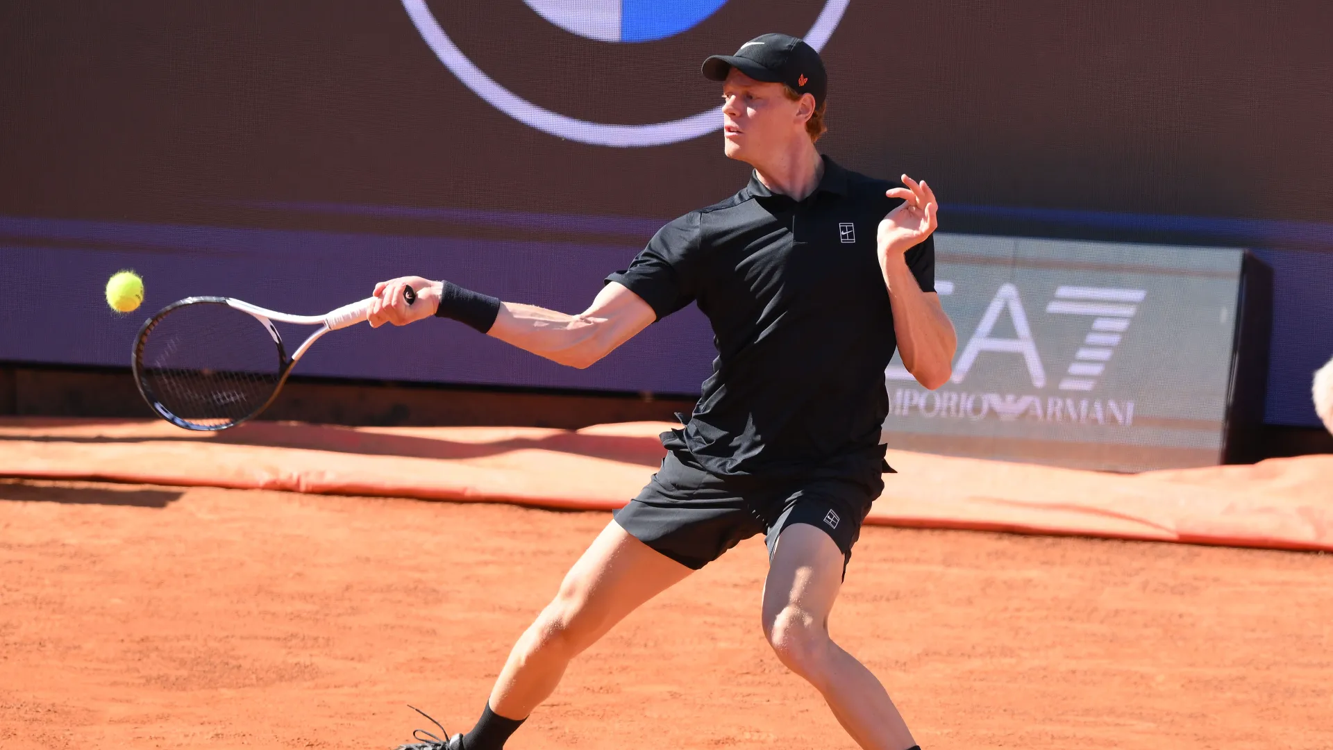 Il tennista azzurro si è qualificato agli ottavi di finale del torneo di Roma grazie alla vittoria contro Jesper De Jong