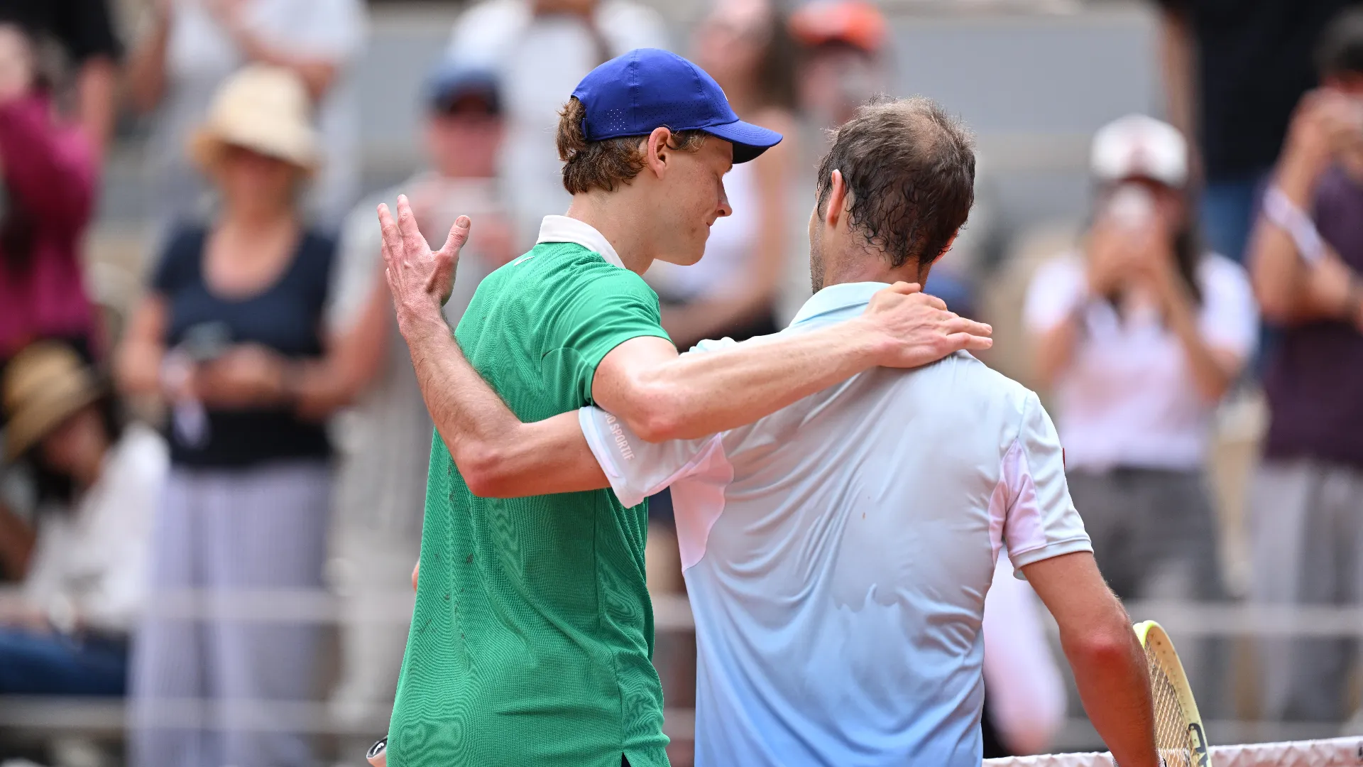 Al momento del match point, tutto il pubblico lo ha applaudito