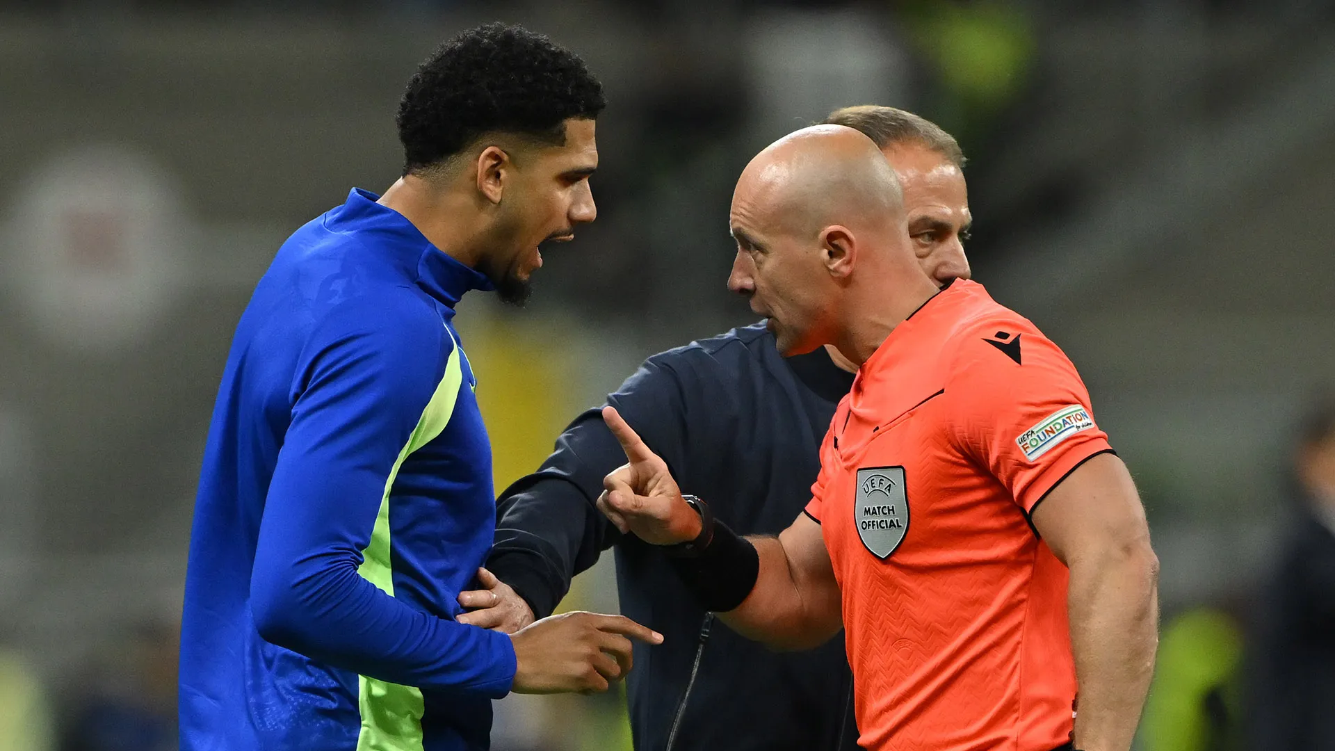 Hansi Flick è duro dopo la partita: "Non voglio parlare troppo dell'arbitro, ma ogni decisione che prendeva, anche se 50-50, era a loro favore"