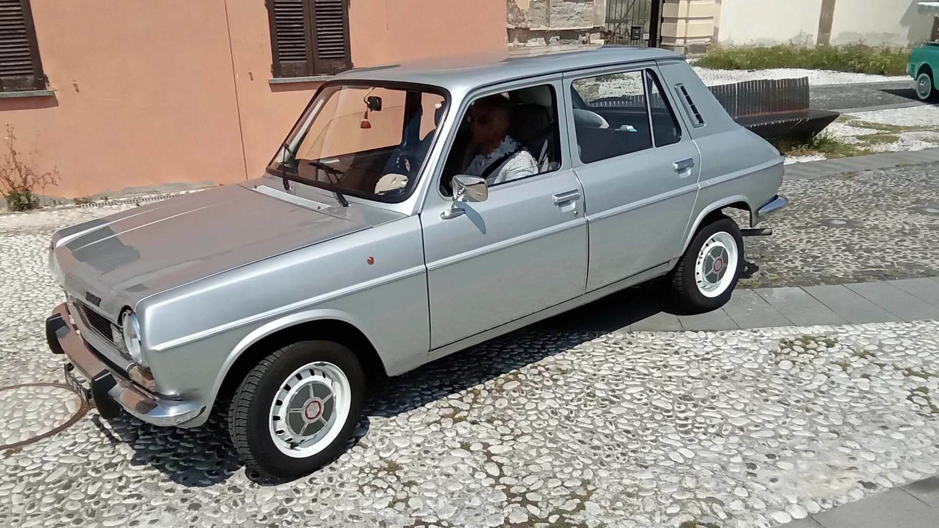 La 1100 è un'auto di categoria medio-bassa prodotta da Simca dal 1967 al 1979 e successivamente da Talbot fino al 1985