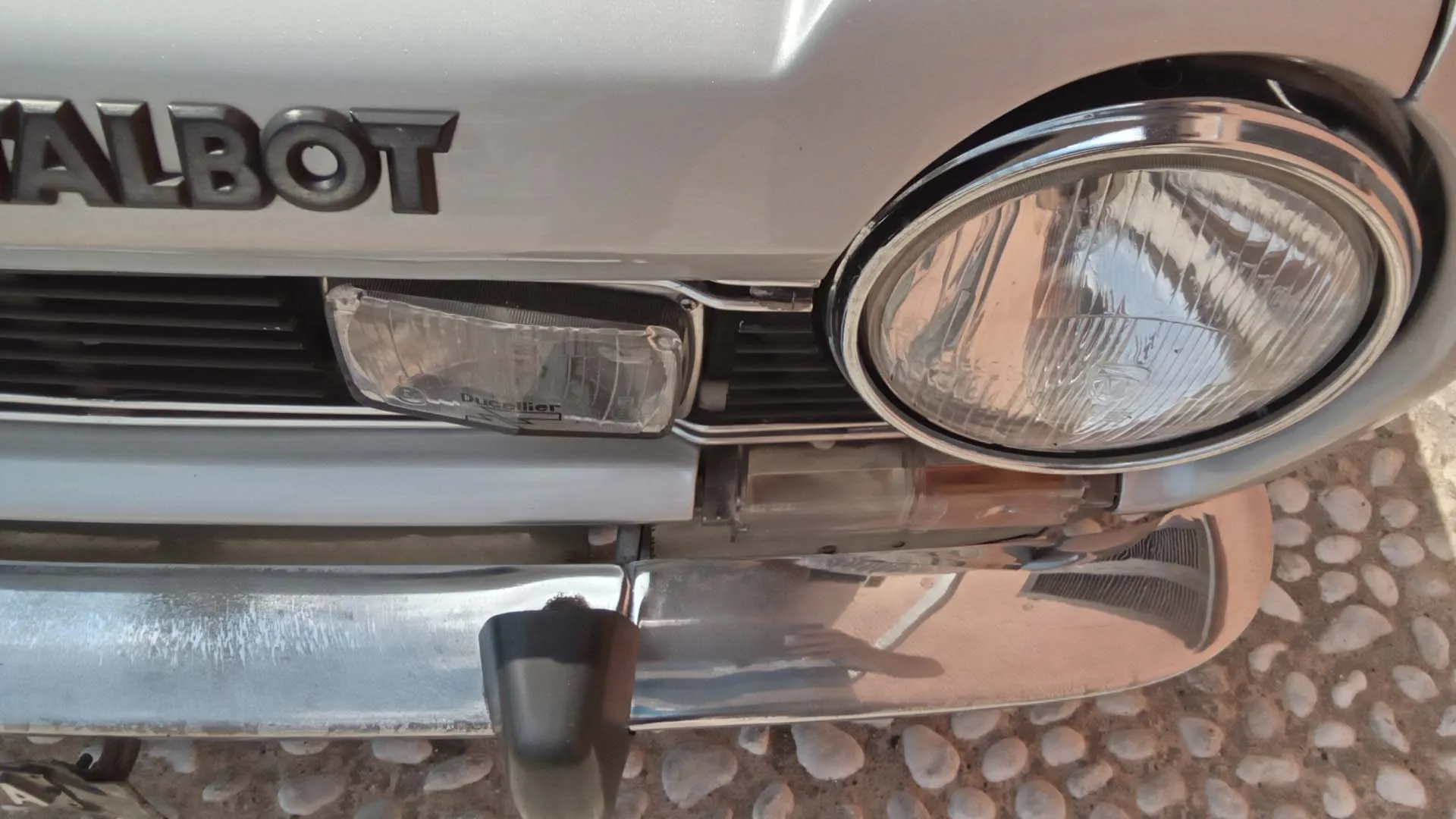 ... mentre sul retro rimase quello Simca