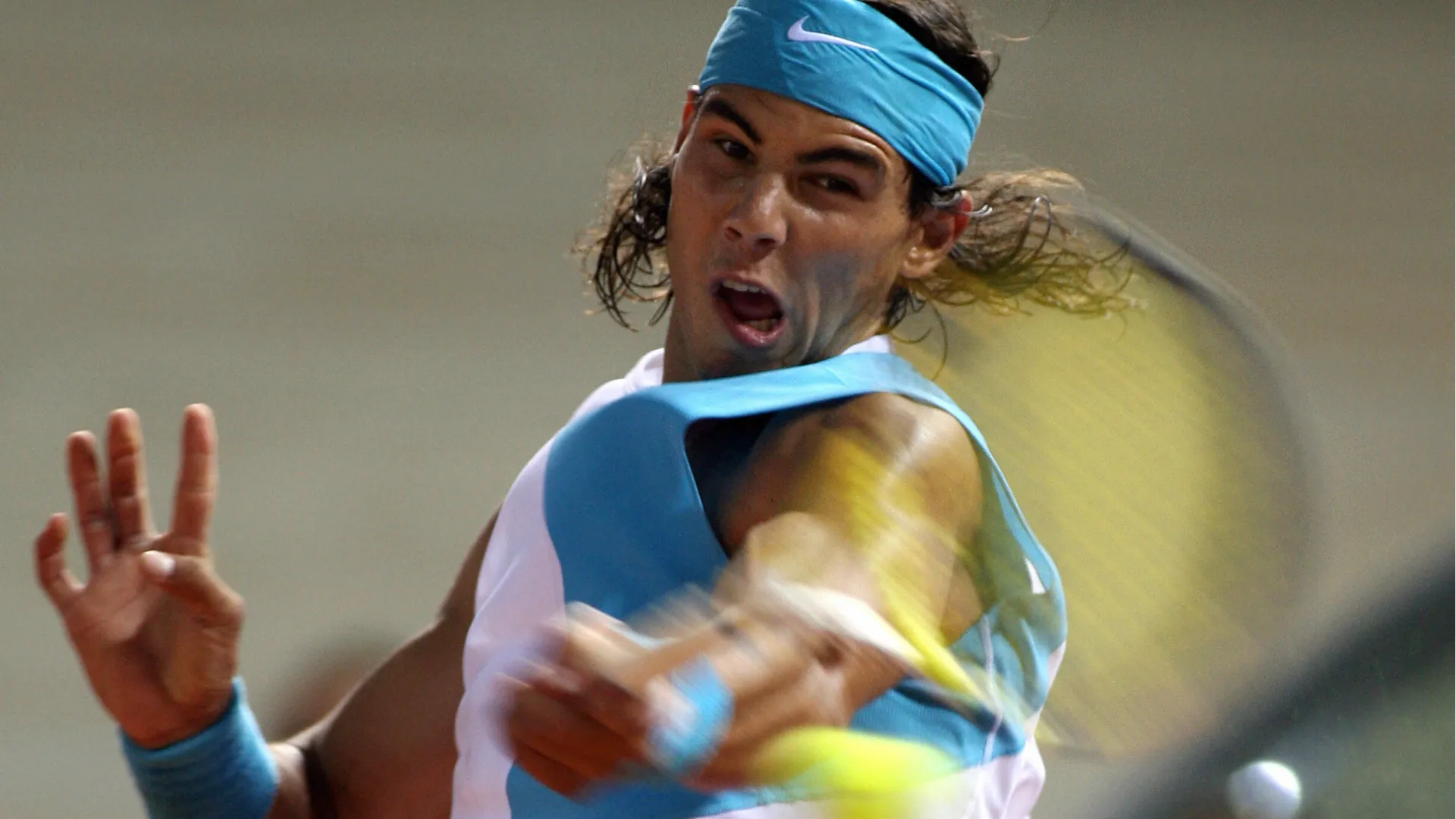 Nadal vinse la partita in tre set molto combattuti: 7–5, 4–6, 7–6(12–10)
