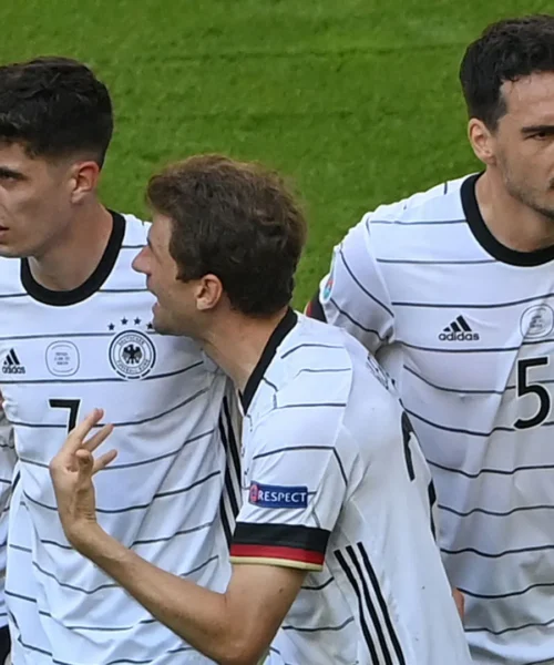 La stella tedesca invita Thomas Müller in un nuovo campionato. Foto