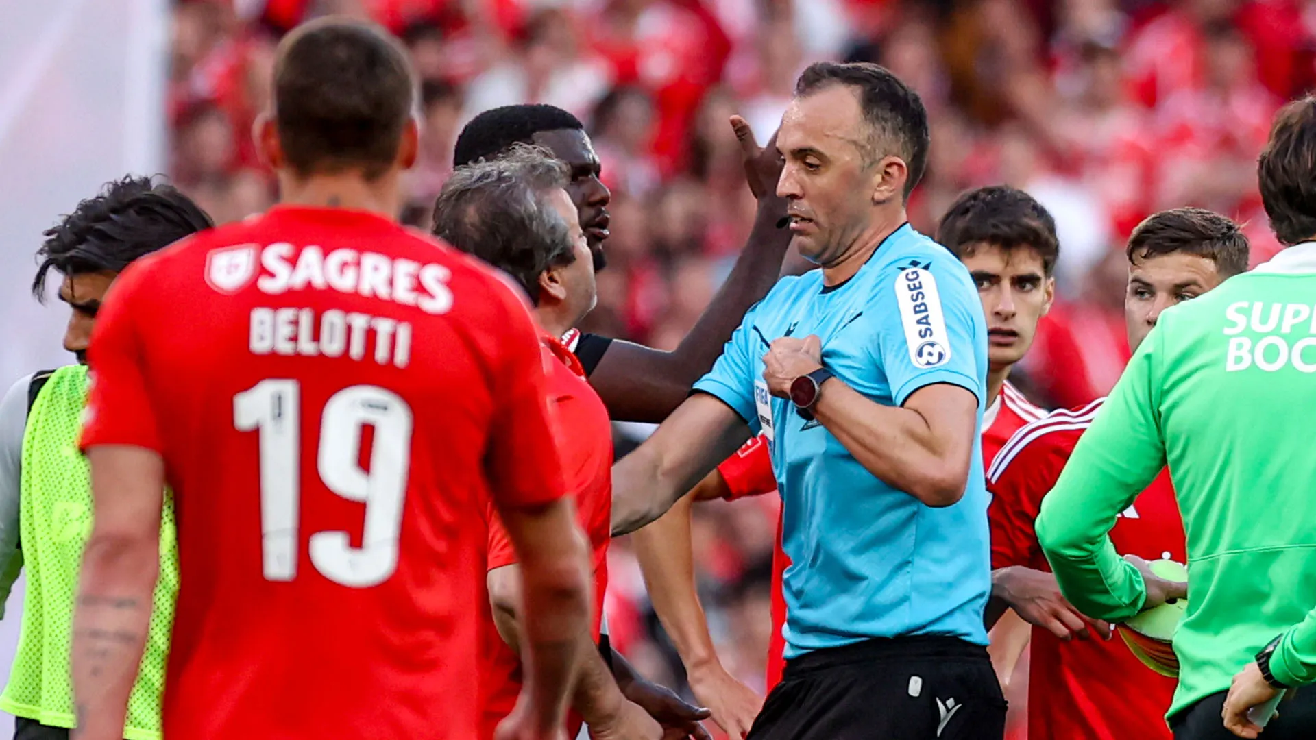 Una scena surreale quella vista durante Benfica-Gil Vincente
