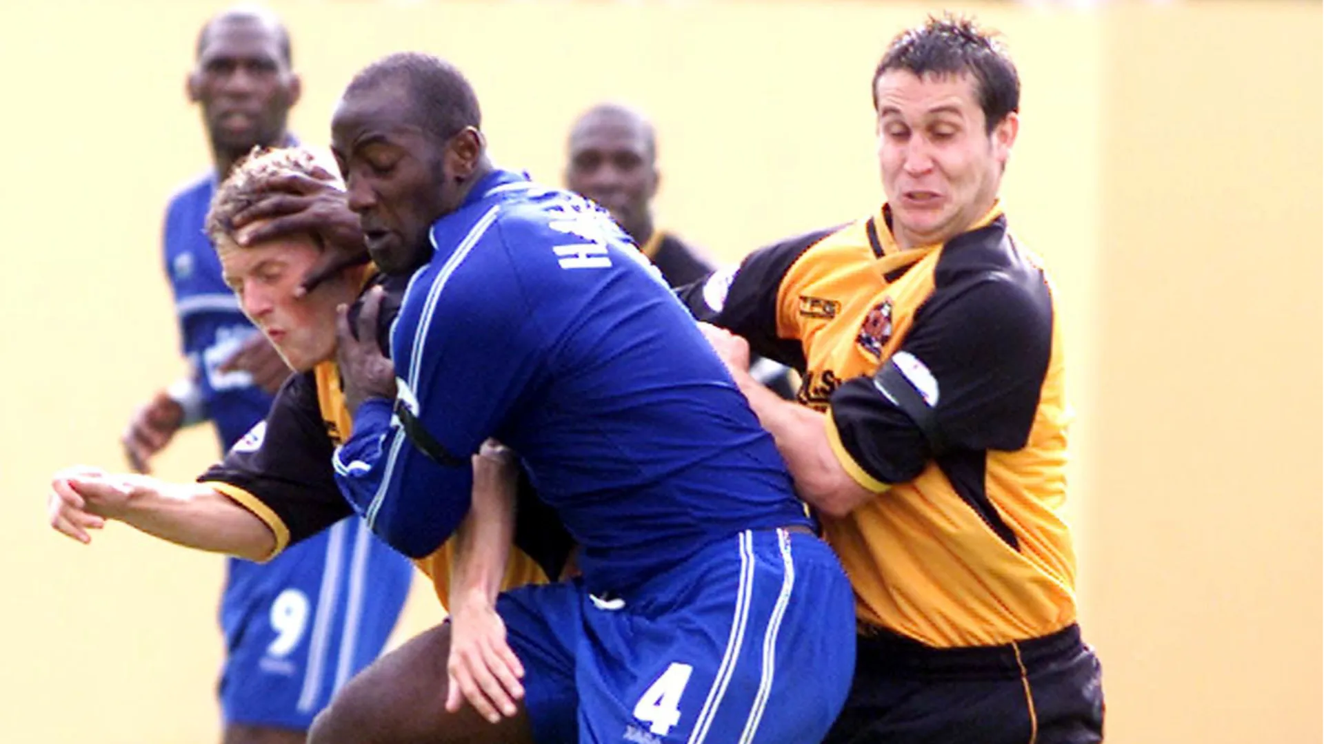 Un grave infortunio all'anca nel 2011, durante una partita con il Mildenhall Town, lo costrinse al ritiro
