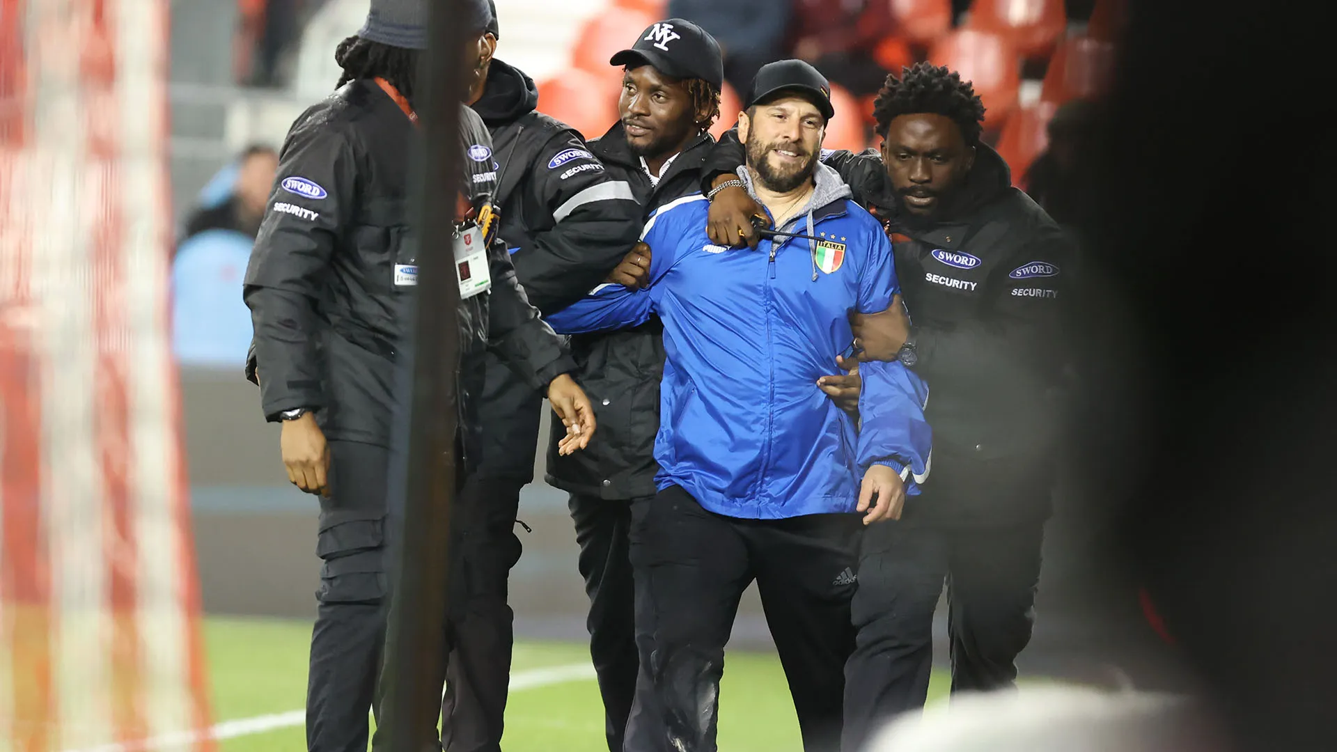 La sicurezza dello stadio è intervenuta immediatamente 
